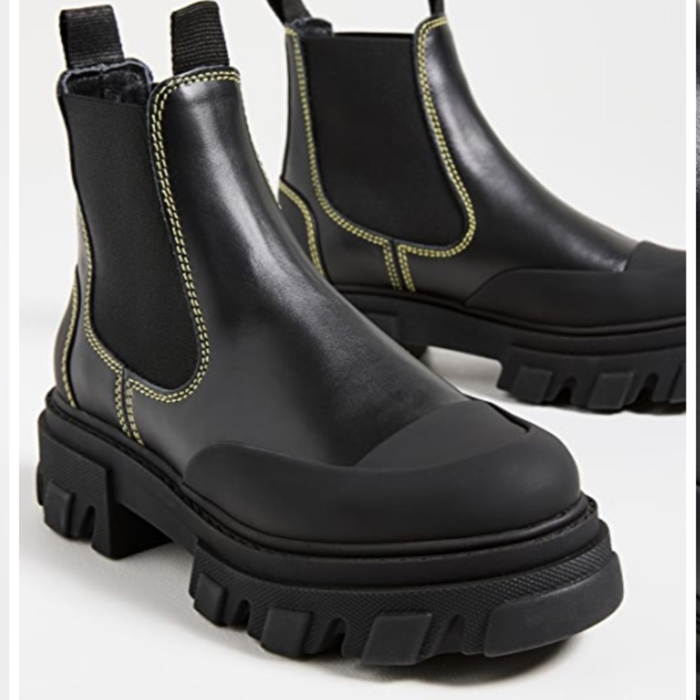 Ganni short Chelsea boots